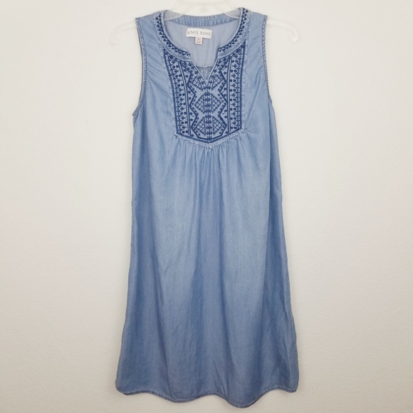 Knox Rose Dresses & Skirts - Knox Rose / Embroidered yoke shift dress